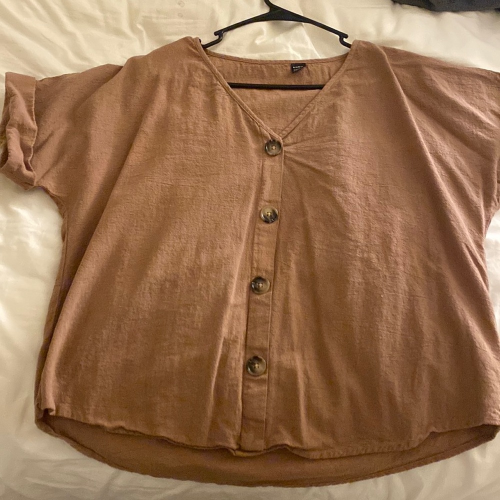 Blouse with buttons (able to be knotted up at bottom)